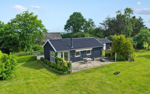 Locan - 1.2Km from the Sea: Dach, Haus, Zuhause, Hütte, Abstellgleis, Estate, Auffahrt, Gartenbauten, Garten, Schuppen