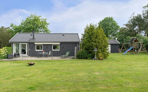 Locan - 1.2Km from the Sea: Dach, Haus, Zuhause, Hütte, Abstellgleis, Estate, Auffahrt, Gartenbauten, Garten, Schuppen