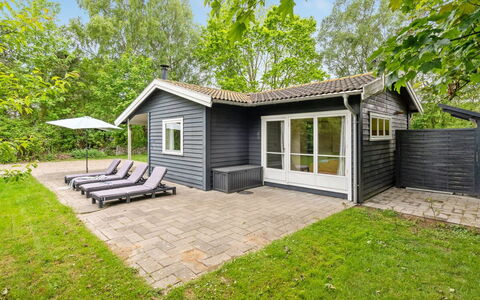 Felisa - 300M from the Sea: Möbel, Interior Design, Flooring, Holz, Fussboden, Decke, Holzboden, Stuhl, Tabelle, Beleuchtung