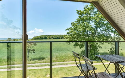 Emin - 100M from the Sea: Holz, Stuhl, Glas, Schatten, Holzbeize, Hartholz, Balkon, Eco Hotel, Deck, Küche & Esszimmer Tisch