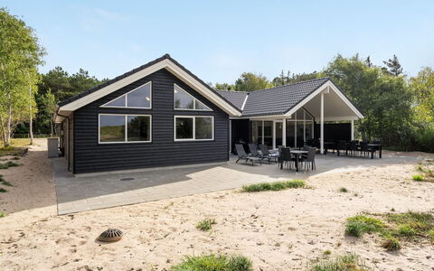 Jorn - 75M from the Sea: Haus, Dach, Zuhause, Hütte, Schuppen, Gartenbauten, Abstellgleis, Garten, Blockhaus, Hütte