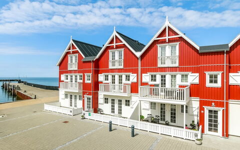 Terina - 5M from the Sea: Dach, Haus, Zuhause, Hütte, Abstellgleis, Estate, Auffahrt, Gartenbauten, Garten, Schuppen
