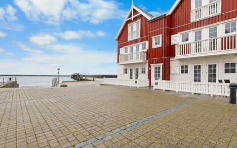 Terina - 5M from the Sea: Dach, Haus, Zuhause, Hütte, Abstellgleis, Estate, Auffahrt, Gartenbauten, Garten, Schuppen