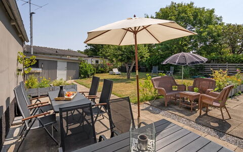 Evje - 250M from the Sea: Möbel, Gartenmöbel, Stuhl, Tabelle, Küche & Esszimmer Tisch, Tisch Im Freien, Regenschirm, Garten, Terrasse