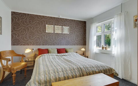 Evje - 250M from the Sea: Bett, Schlafzimmer, Interior Design, Bedding, Bettdecke, Möbel, Flooring, Holz, Fussboden, Decke