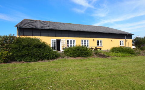 Joran - 120M from the Sea: Gras, Dach, Grundstueck, Einfach, Zuhause, Hütte, Rasen, Bauernhaus, Estate, Garten