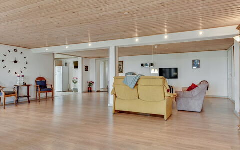 Joran - 120M from the Sea: Flooring, Fussboden, Holzboden, Interior Design, Holz, Decke, Möbel, Laminatboden, Zimmer, Wohnzimmer