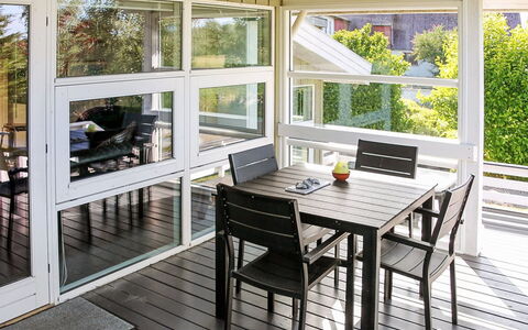 Roel - 500M from the Sea: Möbel, Holz, Flooring, Fussboden, Interior Design, Stuhl, Tabelle, Veranda, Decke, Holzboden