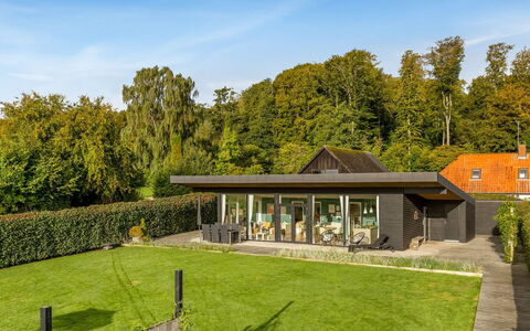 Sebbi - 90M from the Sea: Dach, Zuhause, Haus, Die Architektur, Wohngebiet, Grundstueck, Hütte, Garten, Bauernhaus, Estate