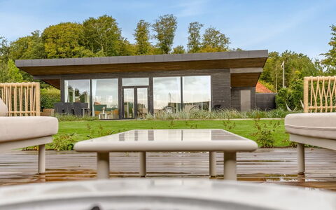 Sebbi - 90M from the Sea: Grundstueck, Garten, Möbel, Gartenmöbel, Gartenbauten, Estate, Hartholz, Rasen, Landscaping, Stuhl