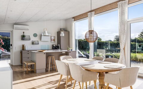 Sebbi - 90M from the Sea: Möbel, Flooring, Interior Design, Fussboden, Holz, Küche & Esszimmer Tisch, Stuhl, Esszimmer, Decke, Tabelle