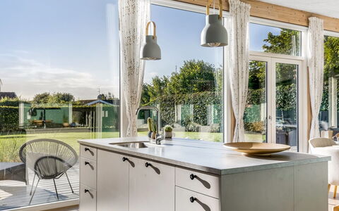 Sebbi - 90M from the Sea: Küche, Möbel, Interior Design, Countertop, Light Fixture, Flooring, Decke, Fussboden, Beleuchtung, Zuhause