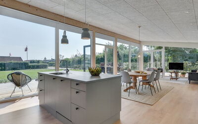Sebbi - 90M from the Sea