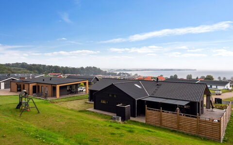 Gunborg - 400M from the Sea: Möbel, Interior Design, Flooring, Holz, Fussboden, Decke, Holzboden, Stuhl, Tabelle, Beleuchtung