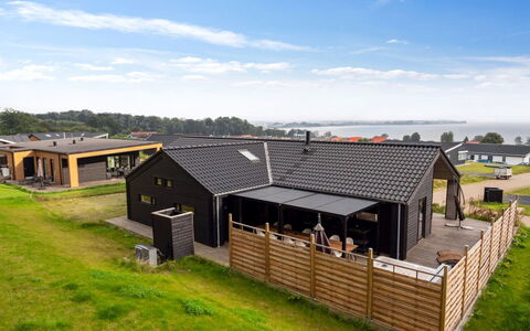 Gunborg - 400M from the Sea: Möbel, Interior Design, Flooring, Holz, Fussboden, Decke, Holzboden, Stuhl, Tabelle, Beleuchtung