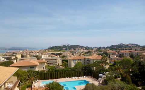 Saint-Tropez 550: Möbel, Wohnung, Zuhause, Balkon, Holzbeize, Schatten, Stuhl, Eco Hotel, Gartenmöbel, Zimmerpflanze