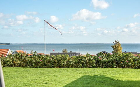 Apsolon - 150M from the Sea: Möbel, Interior Design, Flooring, Holz, Fussboden, Decke, Holzboden, Stuhl, Tabelle, Beleuchtung