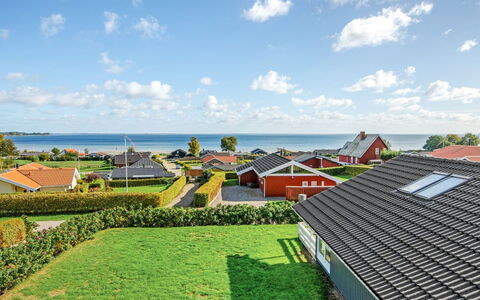 Apsolon - 150M from the Sea: Möbel, Interior Design, Flooring, Holz, Fussboden, Decke, Holzboden, Stuhl, Tabelle, Beleuchtung