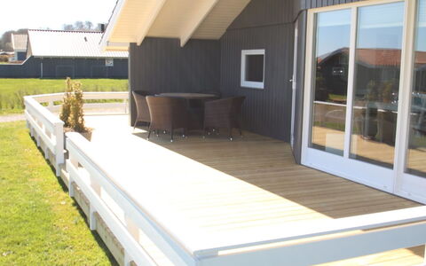 Apsolon - 150M from the Sea: Möbel, Interior Design, Flooring, Holz, Fussboden, Decke, Holzboden, Stuhl, Tabelle, Beleuchtung