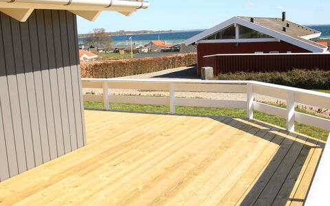 Apsolon - 150M from the Sea: Möbel, Interior Design, Flooring, Holz, Fussboden, Decke, Holzboden, Stuhl, Tabelle, Beleuchtung