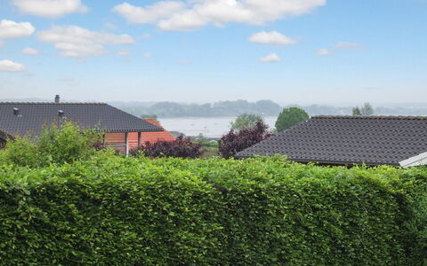 Henrijette - 200M from the Sea: Strauch, Hecke, Garten, Plantage, Immergrün