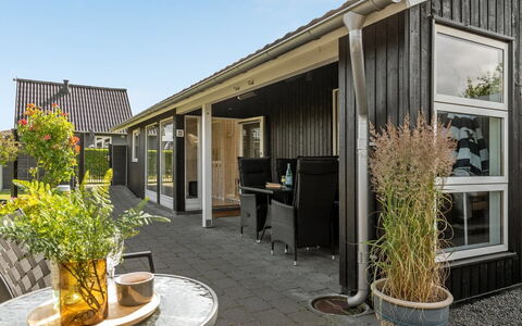 Kei - 75M from the Sea: Dach, Haus, Zuhause, Hütte, Abstellgleis, Estate, Auffahrt, Gartenbauten, Garten, Schuppen