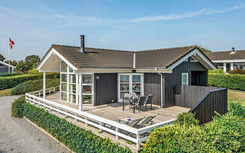 Maj - 150M from the Sea: Möbel, Interior Design, Flooring, Holz, Fussboden, Decke, Holzboden, Stuhl, Tabelle, Beleuchtung