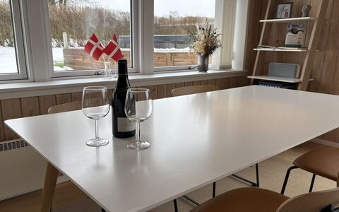 Serey - 500M from the Sea: Möbel, Gartenmöbel, Geschirr, Tabelle, Drinkware, Stuhl, Tisch Im Freien, Essen, Flasche