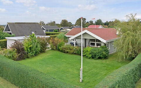 Stenkil - 250M from the Sea: Dach, Haus, Zuhause, Hütte, Tür, Abstellgleis, Deck, Veranda, Planke, Hartholz