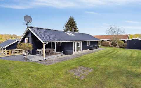 Petrus - 750M from the Sea: Möbel, Interior Design, Flooring, Holz, Fussboden, Decke, Holzboden, Stuhl, Tabelle, Beleuchtung