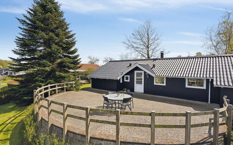 Petrus - 750M from the Sea: Möbel, Interior Design, Flooring, Holz, Fussboden, Decke, Holzboden, Stuhl, Tabelle, Beleuchtung