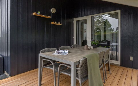 Petrus - 750M from the Sea: Möbel, Interior Design, Flooring, Holz, Fussboden, Decke, Holzboden, Stuhl, Tabelle, Beleuchtung
