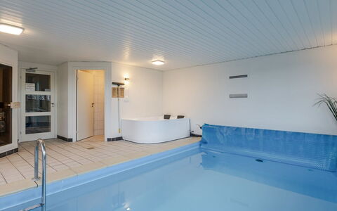 Peder - 950M from the Sea: Flooring, Wand, Fussboden, Interior Design, Holz, Decke, Holzboden, Beleuchtung, Möbel, Laminatboden