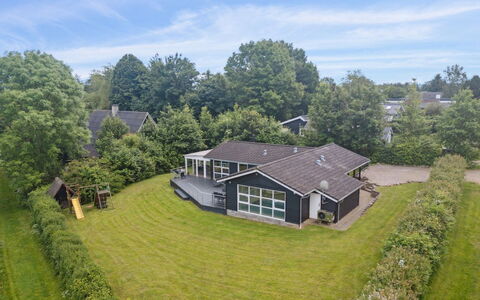 Peder - 950M from the Sea: Flooring, Wand, Fussboden, Interior Design, Holz, Decke, Holzboden, Beleuchtung, Möbel, Laminatboden