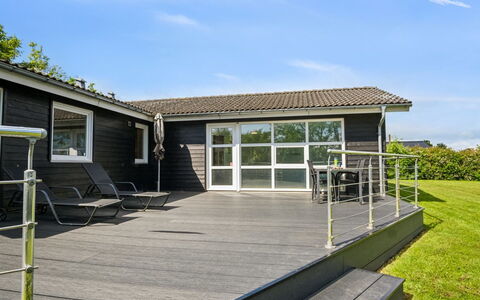 Peder - 950M from the Sea: Flooring, Wand, Fussboden, Interior Design, Holz, Decke, Holzboden, Beleuchtung, Möbel, Laminatboden