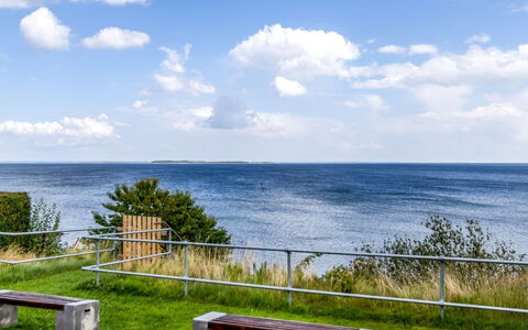 Majbritt - 50M from the Sea: Blau, Himmel, Wasser, Gewässer, Horizont, Wolke, Meer, Küsten Und Ozeanische Forms, Küste, Ozean