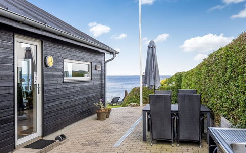 Majbritt - 50M from the Sea: Holz, Tür, Zuhause, Haus, Hütte, Deck, Abstellgleis, Veranda, Planke, Hartholz