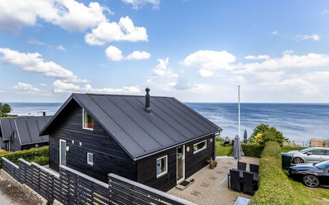 Majbritt - 50M from the Sea: Dach, Haus, Zuhause, Hütte, Abstellgleis, Estate, Auffahrt, Gartenbauten, Garten, Schuppen