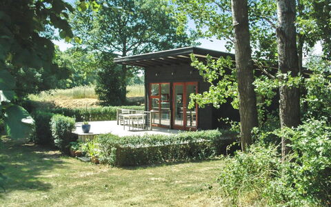 Pirjo - 50M from the Sea: Dach, Haus, Grundstueck, Zuhause, Hütte, Estate, Gartenbauten, Schatten, Blockhaus, Landscaping