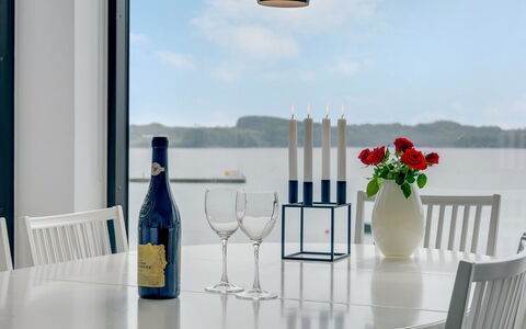 Florinda - 10M from the Sea: Blau, Strauch, Hütte, Ground, Garten, Estate, Schatten, Landscaping, Bauernhaus, Eco Hotel