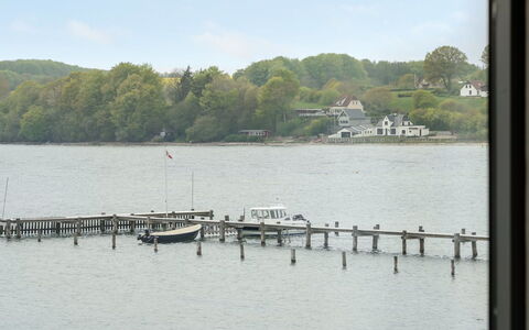 Florinda - 10M from the Sea: Blau, Strauch, Hütte, Ground, Garten, Estate, Schatten, Landscaping, Bauernhaus, Eco Hotel