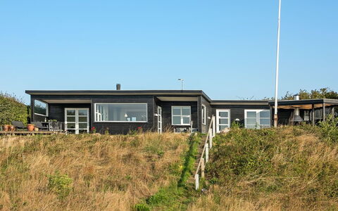 Kaapo - 300M from the Sea: Blau, Strauch, Hütte, Ground, Garten, Estate, Schatten, Landscaping, Bauernhaus, Eco Hotel