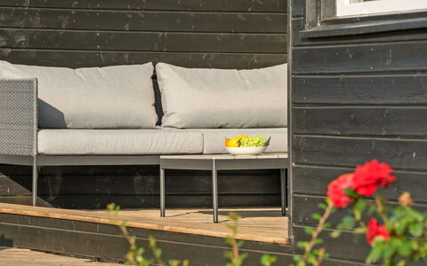 Kaapo - 300M from the Sea: Blau, Strauch, Hütte, Ground, Garten, Estate, Schatten, Landscaping, Bauernhaus, Eco Hotel