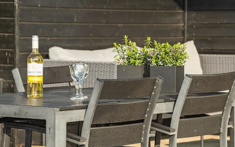 Kaapo - 300M from the Sea: Blau, Strauch, Hütte, Ground, Garten, Estate, Schatten, Landscaping, Bauernhaus, Eco Hotel