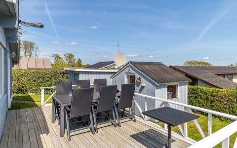 Stamena - 200M from the Sea: Dach, Haus, Zuhause, Hütte, Tür, Abstellgleis, Deck, Veranda, Planke, Hartholz