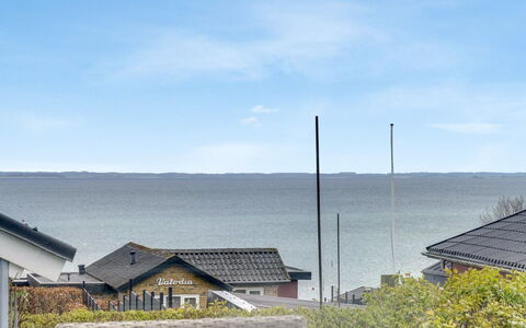 Stamena - 200M from the Sea: Dach, Haus, Zuhause, Hütte, Tür, Abstellgleis, Deck, Veranda, Planke, Hartholz