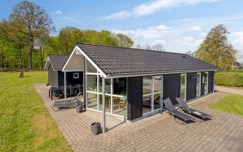 Tenaya - 200M from the Sea: Wohngebiet, Dach, Vorort, Auffahrt, Estate, Kamin
