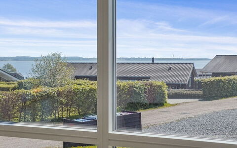 Tenaya - 200M from the Sea: Wohngebiet, Dach, Vorort, Auffahrt, Estate, Kamin