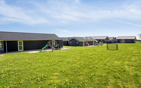 Tenaya - 200M from the Sea: Wohngebiet, Dach, Vorort, Auffahrt, Estate, Kamin