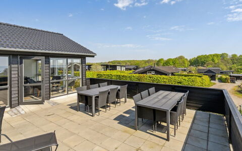 Helina - 180M from the Sea: Blau, Strauch, Hütte, Ground, Garten, Estate, Schatten, Landscaping, Bauernhaus, Eco Hotel